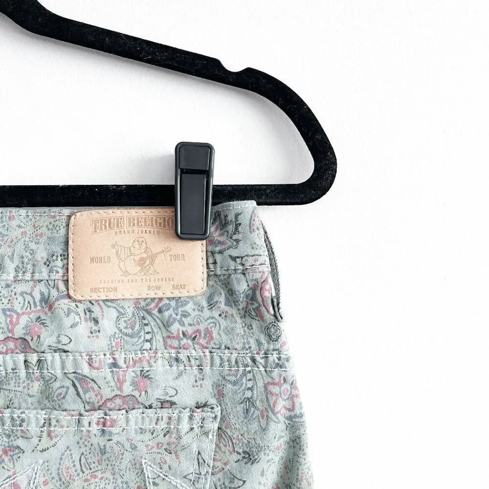 Women's Printed Slim Jeans - Light Gray with Pink Paisley - Picture 6 of 10